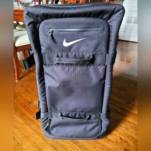 Nike FiftyOne49 XL suitcase